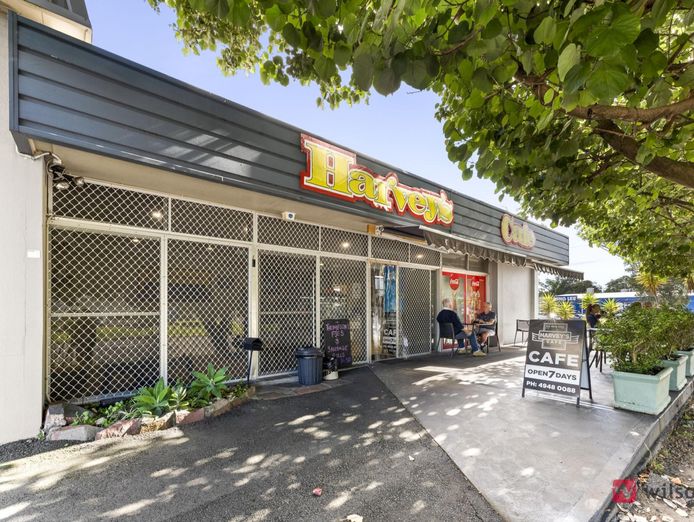 thriving-takeaway-cafe-in-busy-retail-industrial-homemaker-centre-0