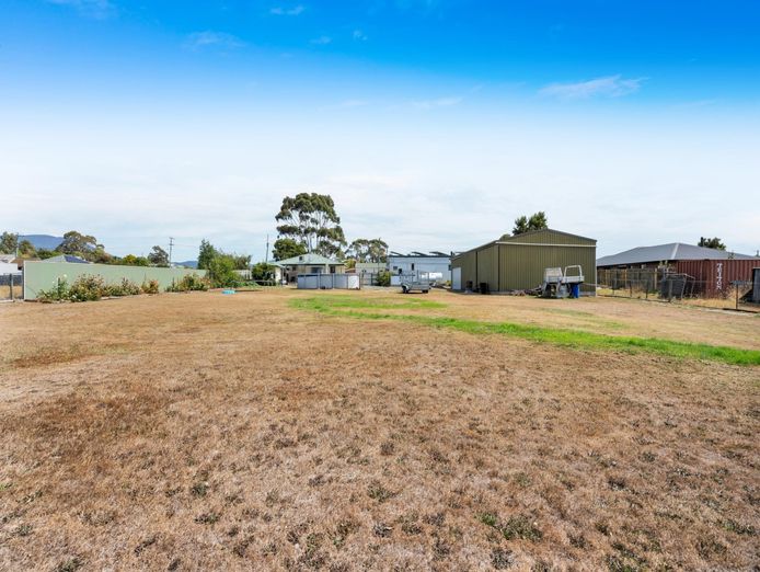 road-house-general-store-lpo-freehold-3br-home-block-size-2668m2-t-o-fy25-1-5m-5