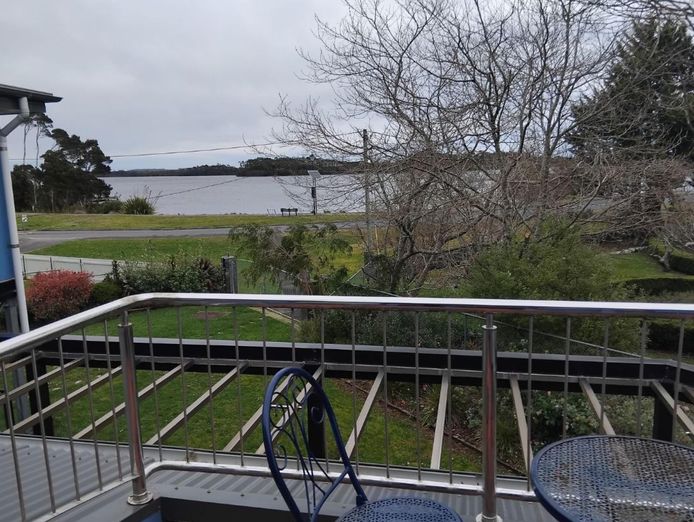 no-ingoing-modern-stylish-sophisticated-water-views-wild-rivers-escape-restaura-8