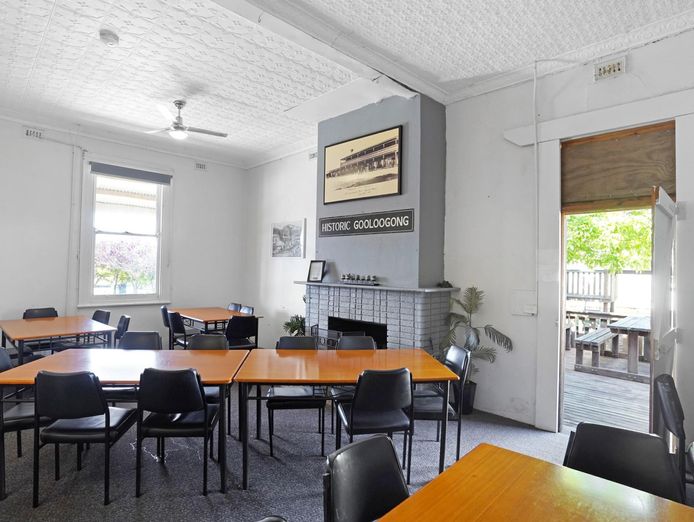 freehold-premises-hotel-business-10-accomodation-rooms-3-shops-5
