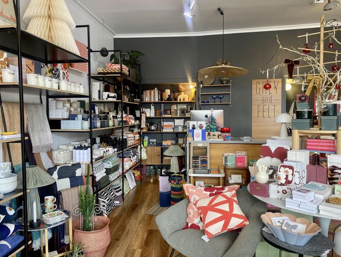profitable-boutique-for-sale-owner-works-2-days-a-week-hobart-0