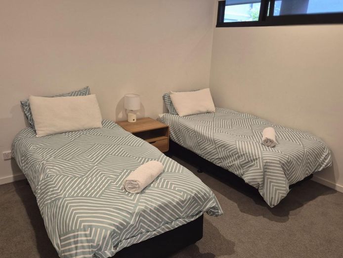 freehold-property-high-performing-airbnb-business-modern-2-bedroom-apartment-8