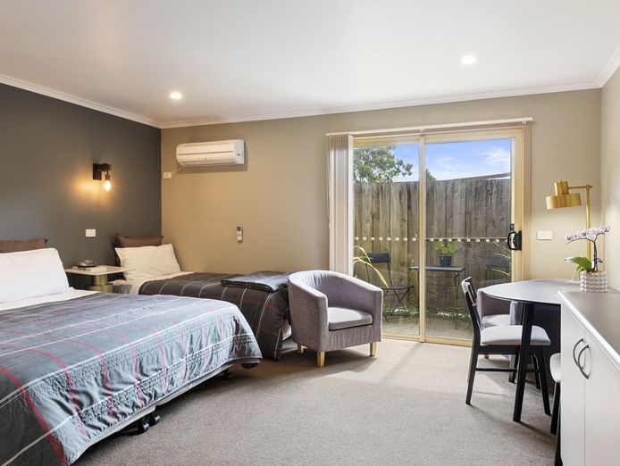 adj-net-profit-gt-243k-13-rooms-freehold-motel-strahan-tasmania-70-occupancy-6