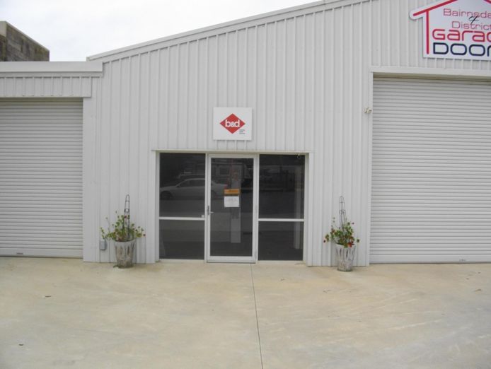 garage-door-suppliers-and-fitters-handyman-easy-to-learn-4