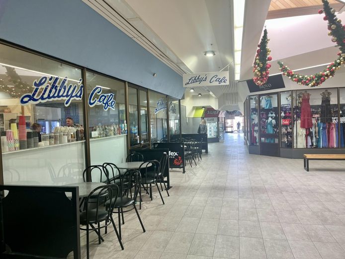 long-established-fully-licensed-libby-39-s-cafe-in-hub-arcade-t-o-7-300-per-week-0