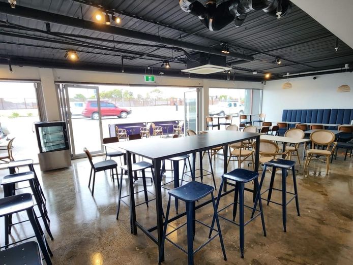 ideally-located-restaurant-cafe-bar-1