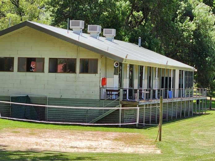 group-accommodation-resort-caravan-park-general-store-fuel-complete-off-8