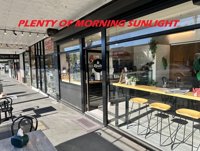 boutique-cafe-with-3-bedroom-apartment-zero-rent-1