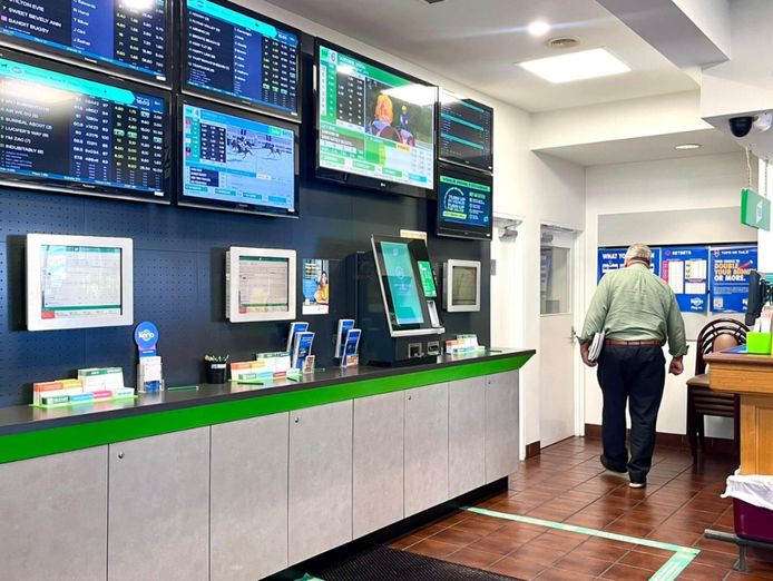 l-hold-beauty-point-waterfront-hotel-glorious-river-views-20-pokies-all-income-s-5