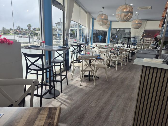 sensational-waterfront-restaurant-amp-bar-150-000-fit-out-chattel-sale-only-1