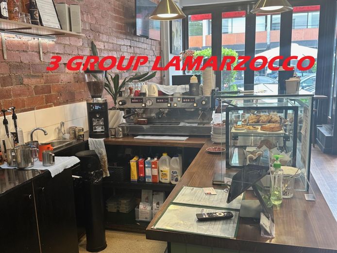 beautiful-cafe-restaurant-that-has-it-all-4