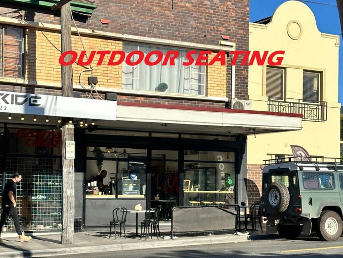 boutique-cafe-with-3-bedroom-apartment-3