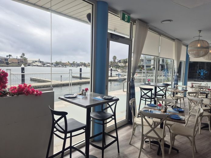 sensational-waterfront-restaurant-amp-bar-150-000-fit-out-chattel-sale-only-5