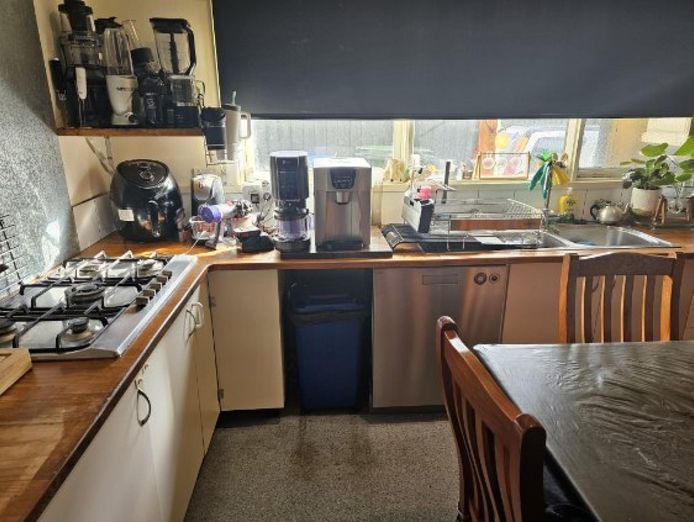 milk-bar-take-away-and-a-2-bedroom-apartment-8