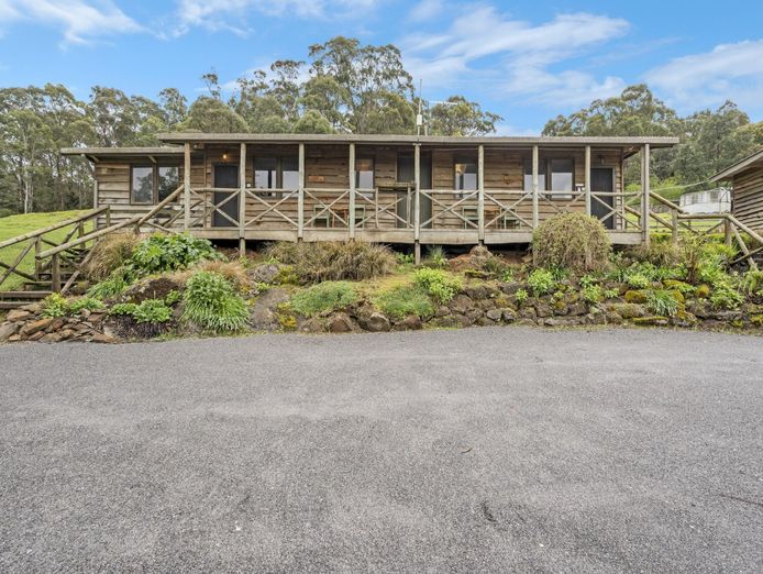 fhgc-tasmanian-accommodation-a1-presentation-spectacular-views-10-roi-6-cabins-2-5