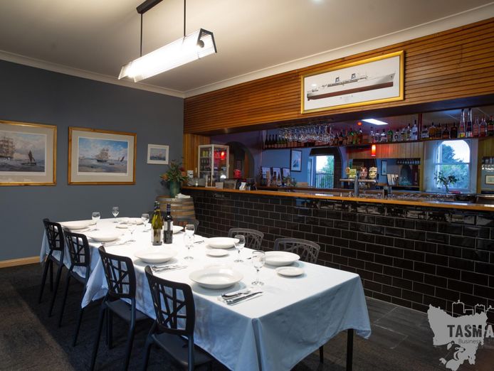 extraordinary-opportunity-renovated-10-room-hotel-or-residence-wine-bar-5