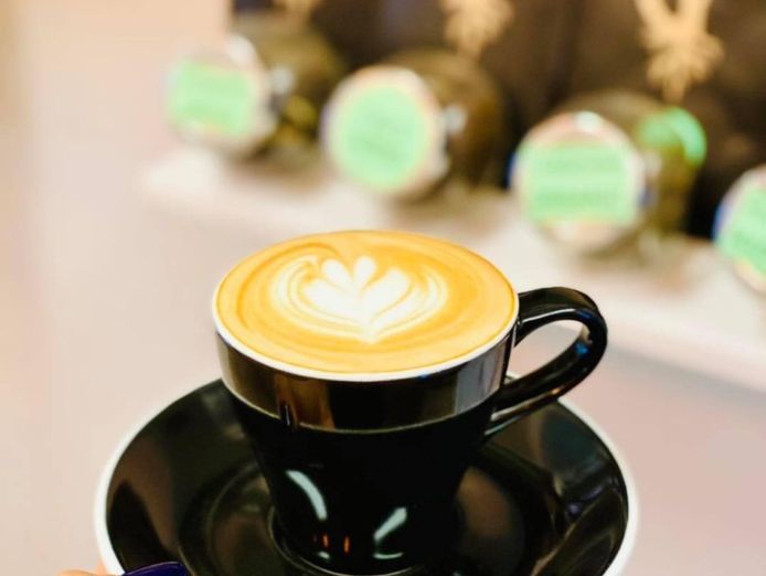 beachside-cafe-in-main-st-location-sunshine-coast-1