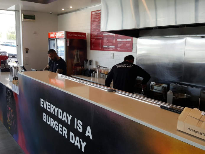 restaurant-cafe-takeaway-burger-hot-dog-amp-shake-bar-prime-location-e-b-5