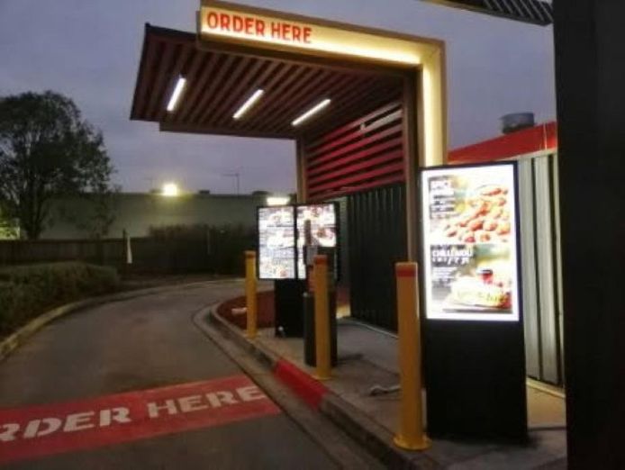 red-rooster-melton-premium-store-5