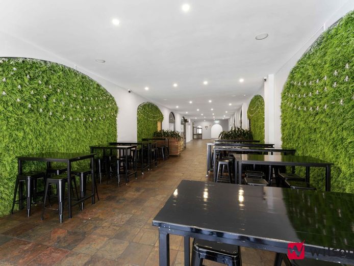 iconic-burgers-takeaway-and-eat-in-licensed-3