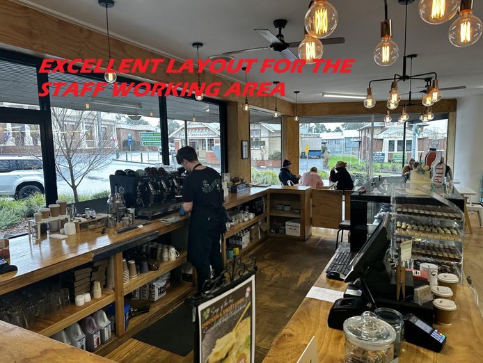 this-corner-cafe-is-big-bright-and-located-with-very-high-exposure-1