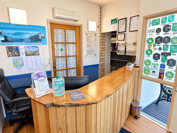 sea-change-east-coast-tasmania-7-holiday-ensuite-rooms-3-br-owners-home-restau-3