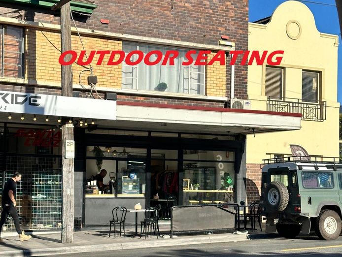 boutique-cafe-with-3-bedroom-apartment-zero-rent-3