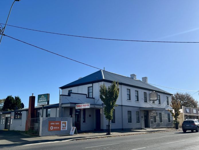 iconic-longford-pub-multiple-income-streams-leasehold-business-60-000-mo-0