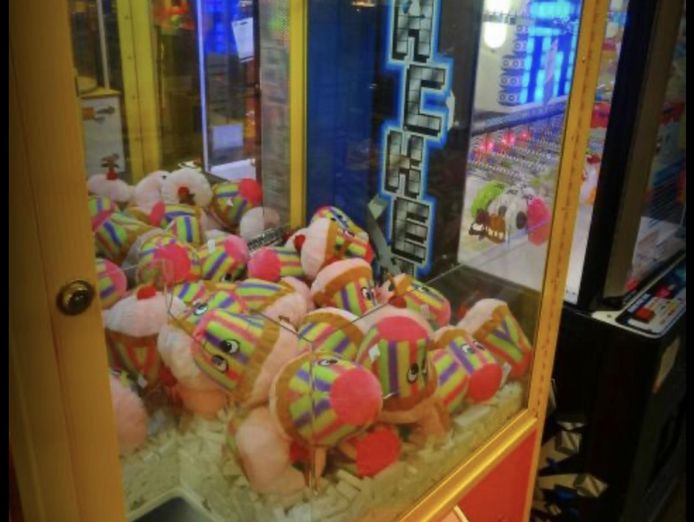 arcade-games-in-movie-foyer-3
