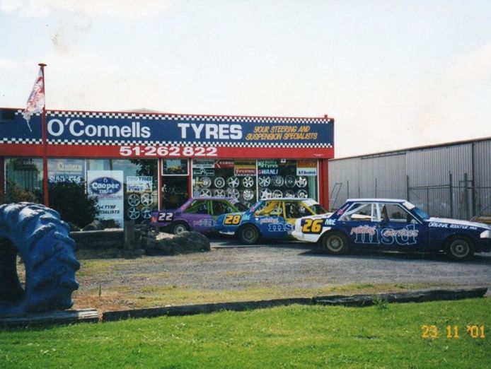 very-busy-mechanical-service-and-tyre-business-3