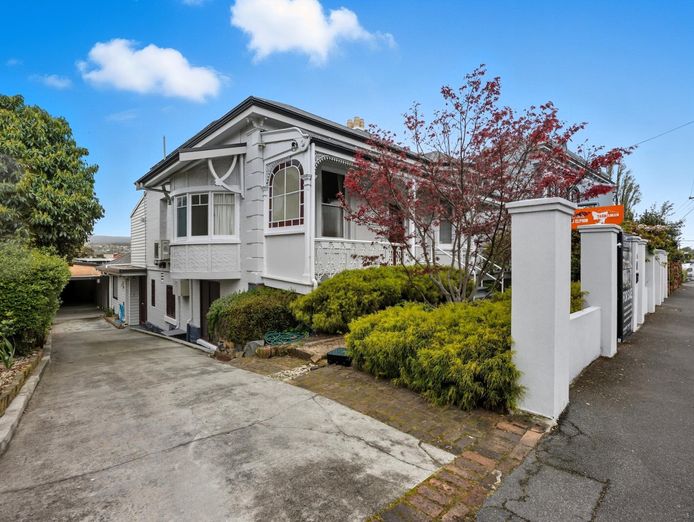 prime-location-residence-with-income-or-3-bnb-lets-stca-or-health-professional-6