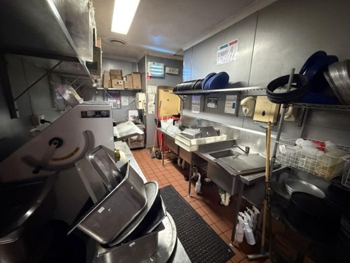 dominos-pizza-corinda-brisbane-low-rent-to-25-000-per-week-suit-owner-opera-4