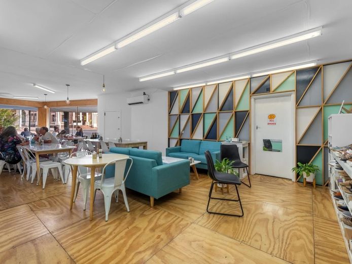 this-corner-cafe-is-big-bright-and-located-with-very-high-exposure-9