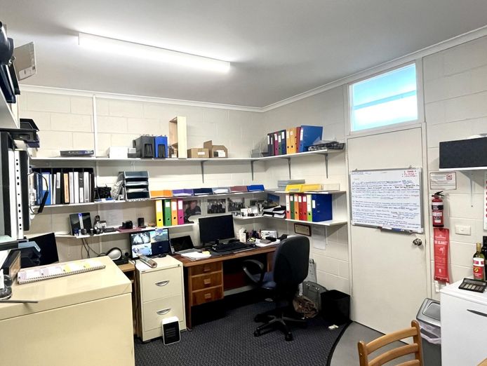 net-profit-working-owner-gt-129k-est-26-yrs-part-managed-established-blinds-bu-6