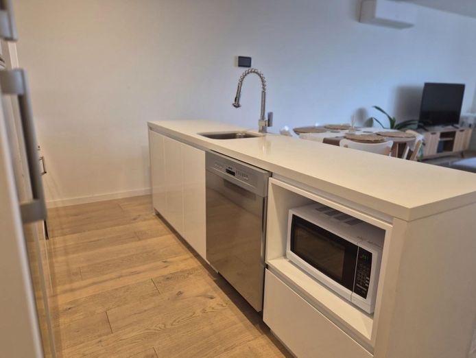 freehold-property-high-performing-airbnb-business-modern-2-bedroom-apartment-5