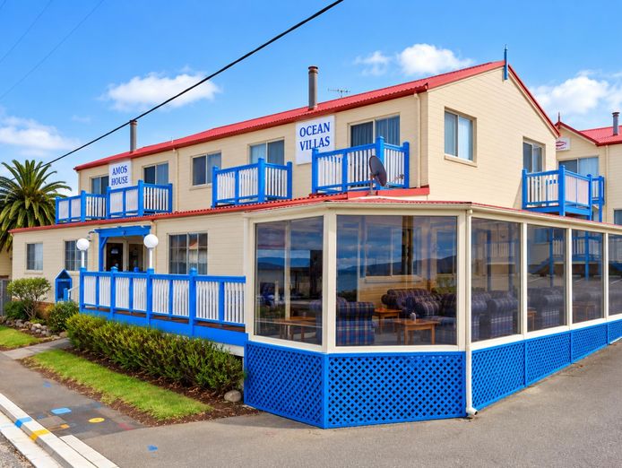 sea-change-east-coast-tasmania-7-holiday-ensuite-rooms-3-br-owners-home-restau-2