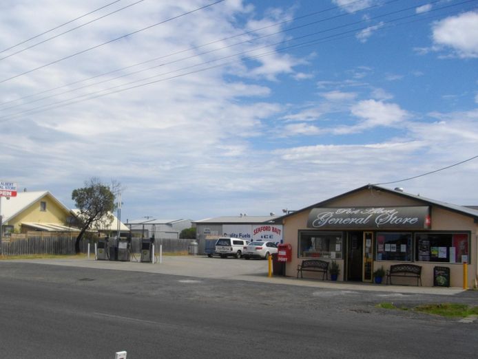 general-store-your-rent-is-paid-and-a-big-net-income-3-bedroom-residence-0