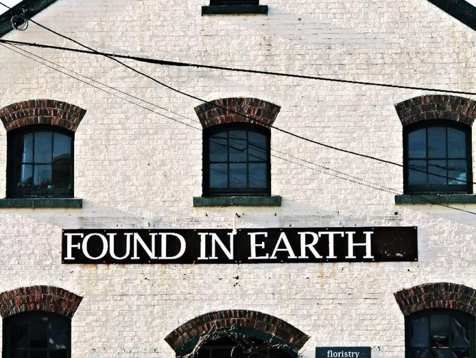 highly-successful-blooming-deloraine-floristry-high-turn-over-o-o-75-000-sav-0