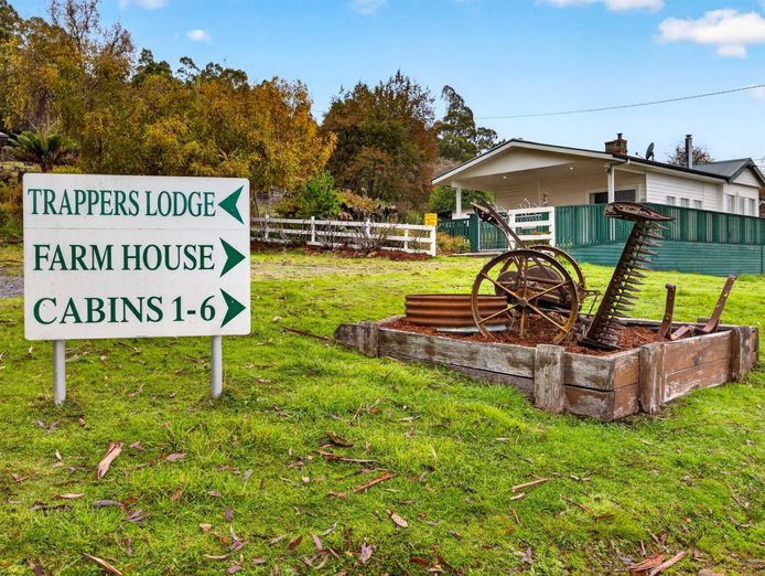fhgc-tasmanian-accommodation-a1-presentation-spectacular-views-10-roi-6-cabins-2-2