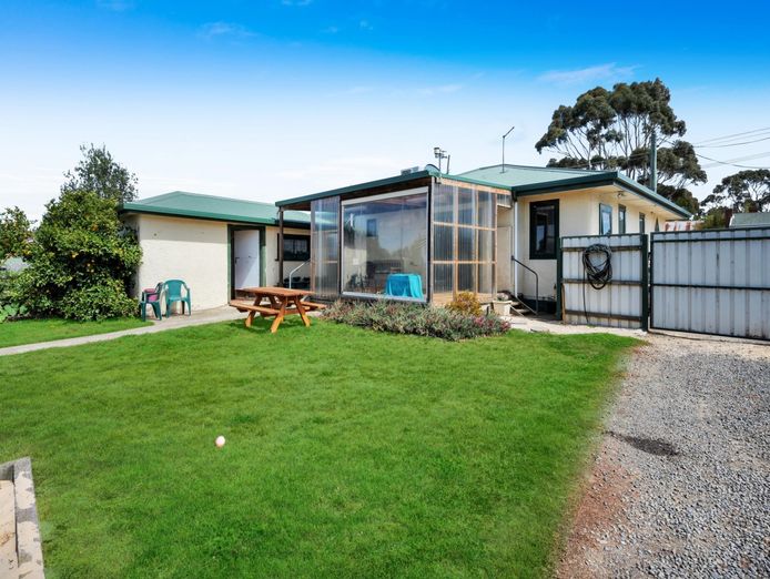 road-house-general-store-lpo-freehold-3br-home-block-size-2668m2-t-o-fy25-1-5m-4