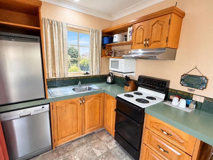 rare-east-coast-tasmania-profitable-accommodation-villas-cottages-separate-da-lo-9