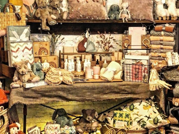 highly-successful-blooming-deloraine-floristry-high-turn-over-o-o-75-000-sav-5