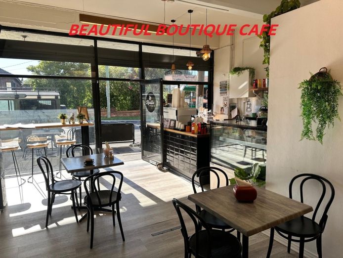 boutique-cafe-with-3-bedroom-apartment-zero-rent-0