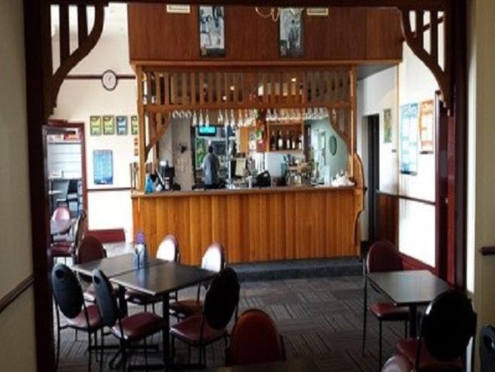leasehold-landmark-lords-hotel-sought-after-rare-opportunityoffers-over-350-0-5