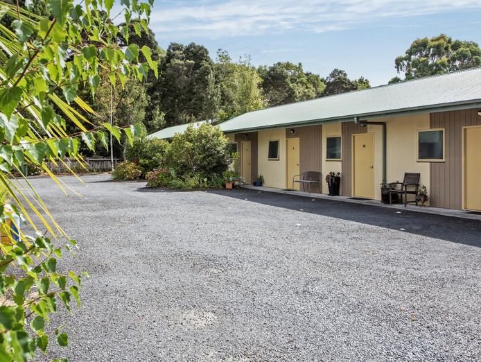 adj-net-profit-gt-243k-13-rooms-freehold-motel-strahan-tasmania-70-occupancy-2