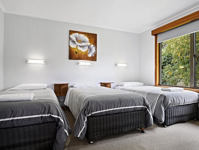 12-modern-fully-furnished-self-contained-units-villas-overnight-or-permanent-let-3