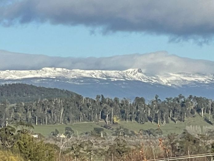 fhgc-tasmanian-accommodation-a1-presentation-spectacular-views-10-roi-6-cabins-2-1