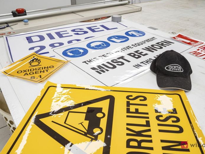 signs-and-safety-stickers-business-0