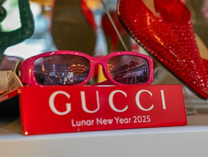 high-traffic-location-premium-fashion-boutique-for-sale-mas222-1