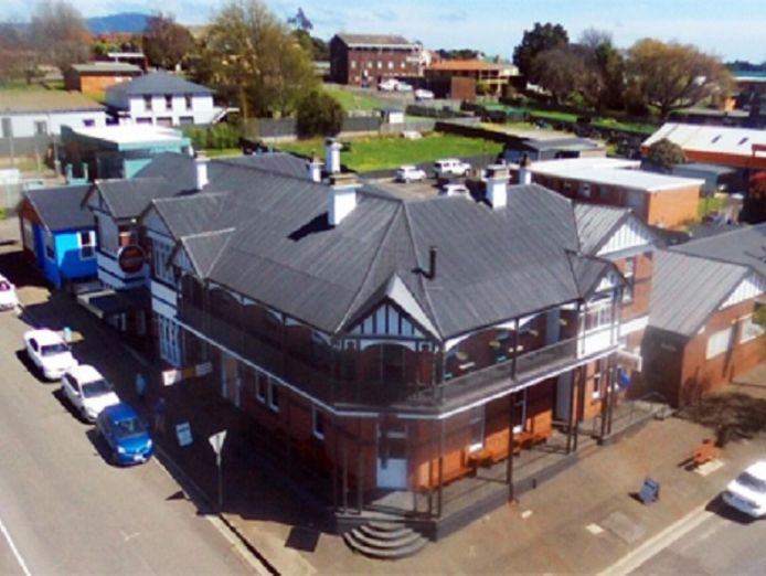 leasehold-landmark-lords-hotel-sought-after-rare-opportunityoffers-over-350-0-1